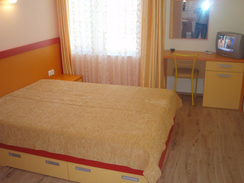 Mania Guest House 卡洛费尔 客房 照片