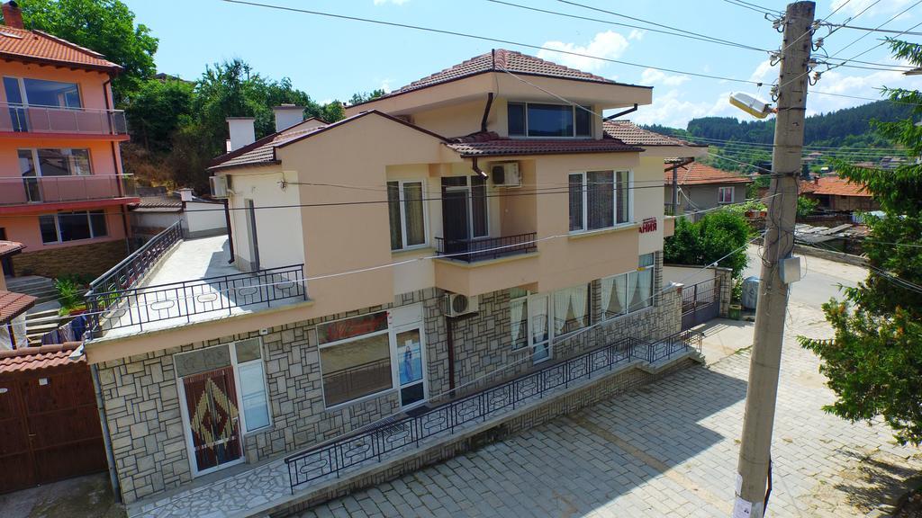 Mania Guest House 卡洛费尔 外观 照片